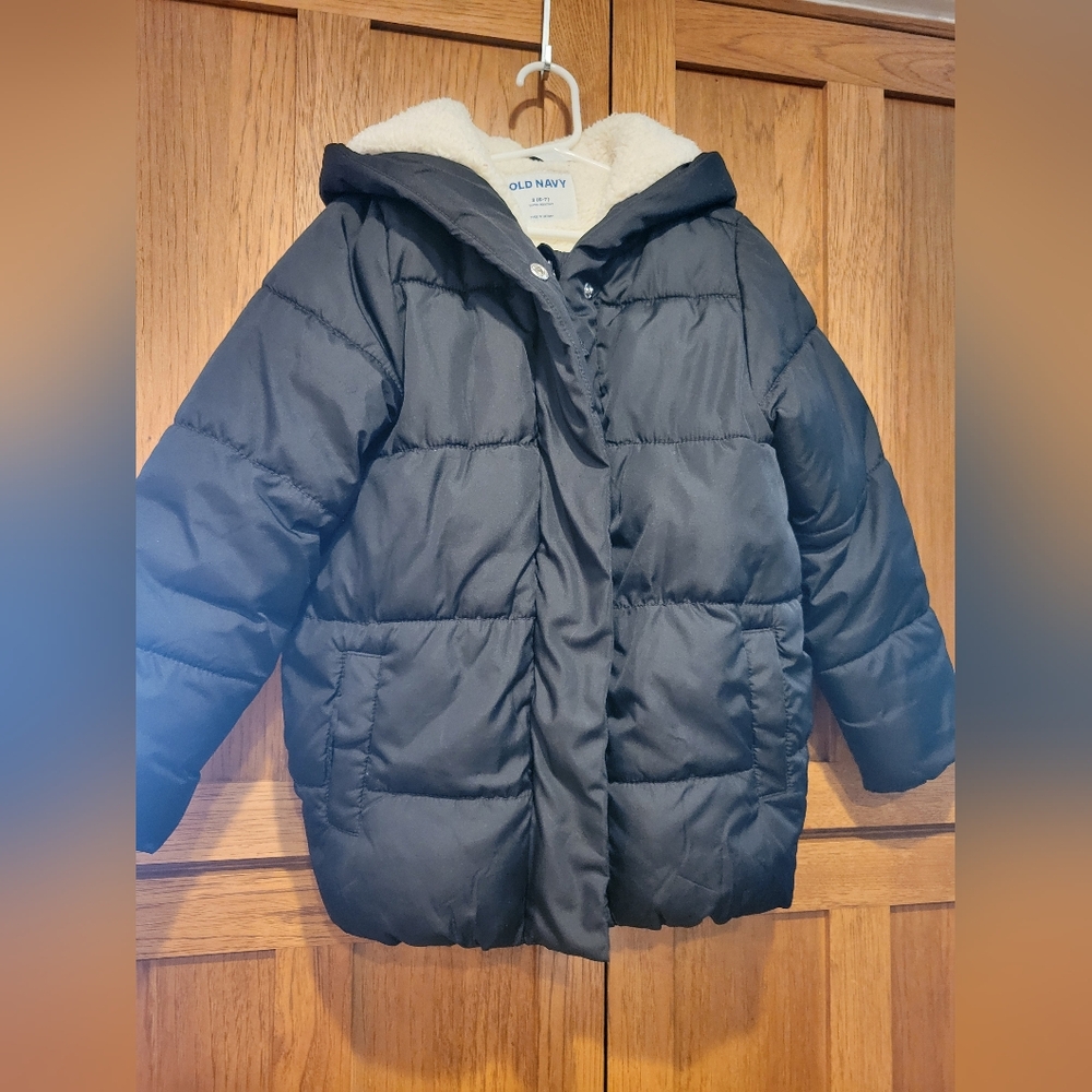 Like New Girls Old Navy Sherpa Lined Hooded Puffer Jacket  Size S (6-7)